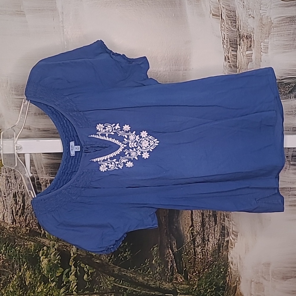 Izod Womens 3X bright blue and white embroidered flowy dressy blouse keyhole